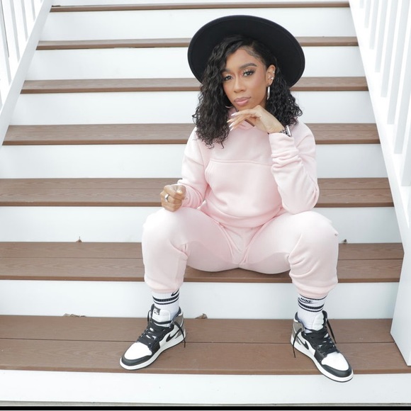 I Found You | Sweatsuit - Picture 3 of 9